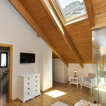 Refugio Del Roble By Bevalle * Panticosa